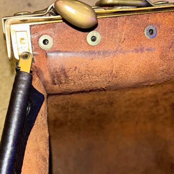 The Doctor’s Bag - Picture 9 of 17